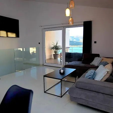 빌라 Luxury Lana Apt, Seaview Terrace, Large Outdoor Space, Bbq *