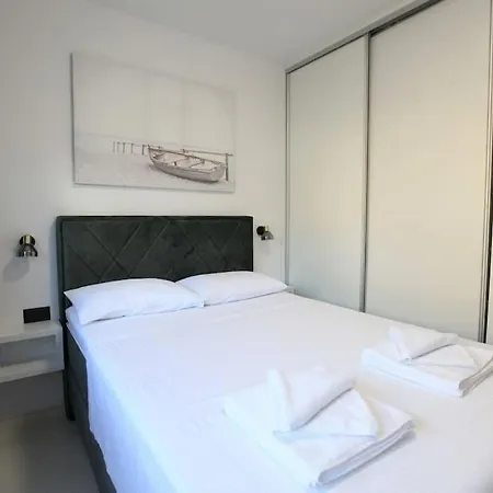 Villa Luxury Lana Apt, Seaview Terrace, Large Outdoor Space, Bbq Trogir