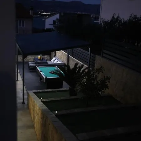 Luxury Lana Apt, Seaview Terrace, Large Outdoor Space, Bbq