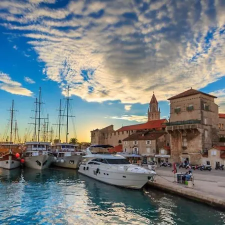 Luxury Lana Apt, Seaview Terrace, Large Outdoor Space, Bbq 빌라