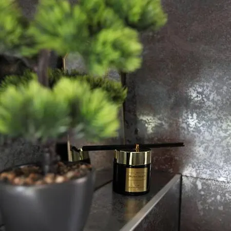 Luxury Lana Apt, Seaview Terrace, Large Outdoor Space, Bbq