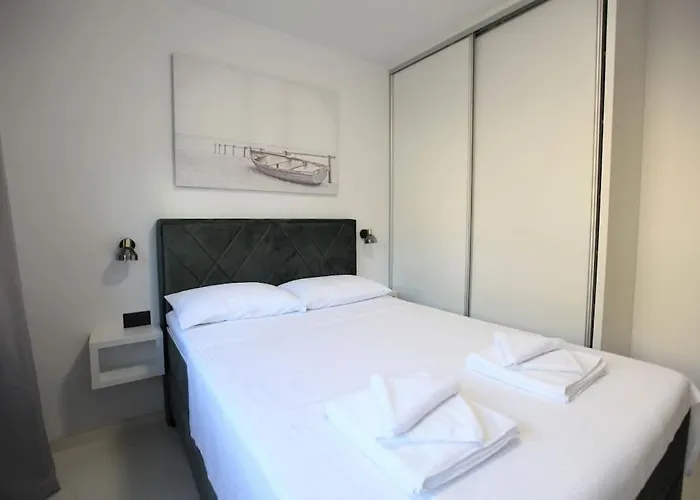 别墅 Luxury Lana Apt, Seaview Terrace, Large Outdoor Space, Bbq 特罗吉尔