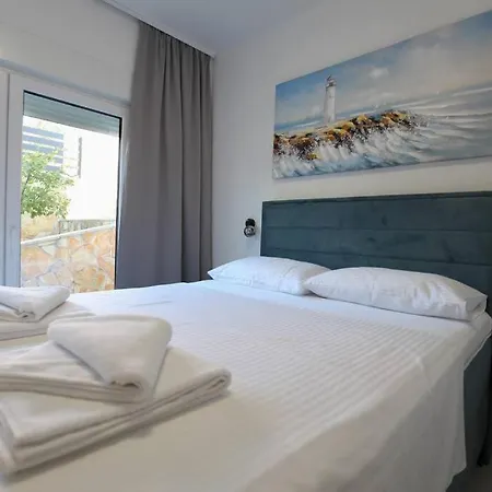 Luxury Lana Apt, Seaview Terrace, Large Outdoor Space, Bbq