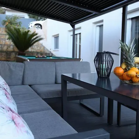 Villa Luxury Lana Apt, Seaview Terrace, Large Outdoor Space, Bbq *