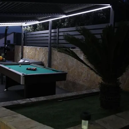 Villa Luxury Lana Apt, Seaview Terrace, Large Outdoor Space, Bbq *
