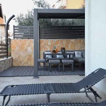 Luxury Lana Apt, Seaview Terrace, Large Outdoor Space, Bbq * Trogir