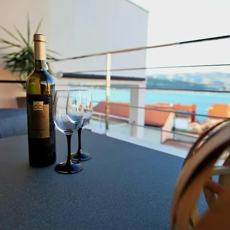 Willa Luxury Lana Apt, Seaview Terrace, Large Outdoor Space, Bbq *