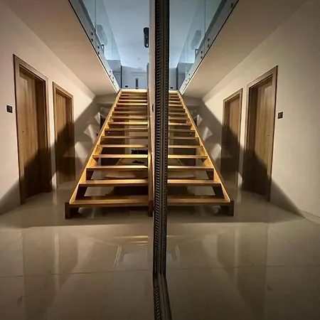 Luxury Lana Apt, Seaview Terrace, Large Outdoor Space, Bbq Villa