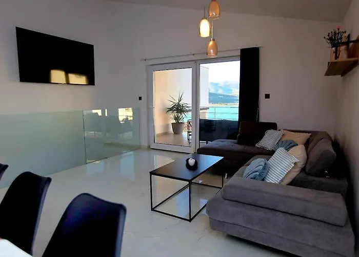 Villa Luxury Lana Apt, Seaview Terrace, Large Outdoor Space, Bbq *