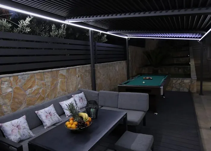 Luxury Lana Apt, Seaview Terrace, Large Outdoor Space, Bbq Villa