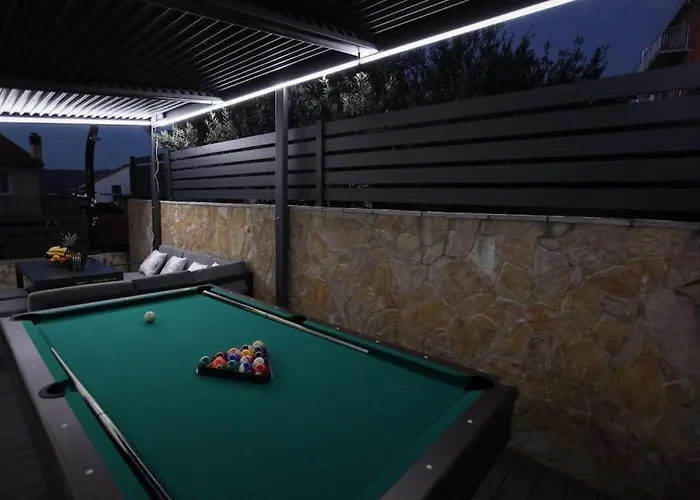 Villa Luxury Lana Apt, Seaview Terrace, Large Outdoor Space, Bbq *