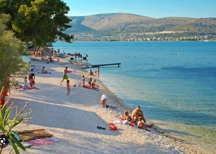 Luxury Lana Apt, Seaview Terrace, Large Outdoor Space, Bbq Villa