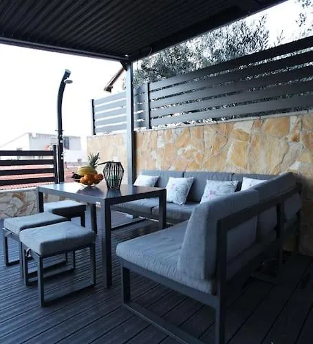 Вілла Luxury Lana Apt, Seaview Terrace, Large Outdoor Space, Bbq Трогір
