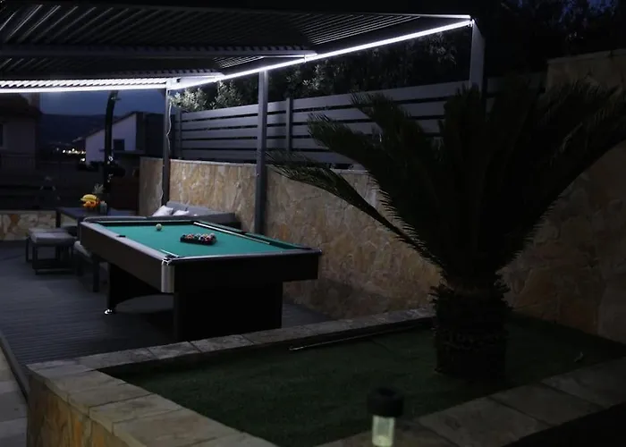 Villa Luxury Lana Apt, Seaview Terrace, Large Outdoor Space, Bbq *