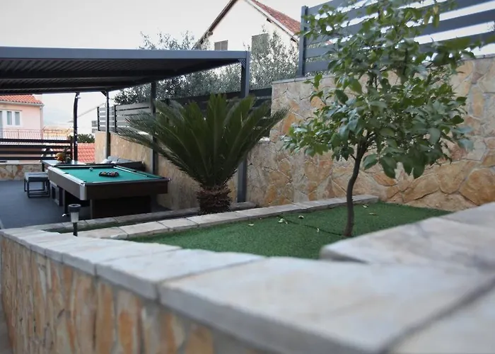 Вілла Luxury Lana Apt, Seaview Terrace, Large Outdoor Space, Bbq Трогір