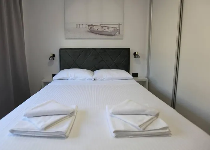 Villa Luxury Lana Apt, Seaview Terrace, Large Outdoor Space, Bbq