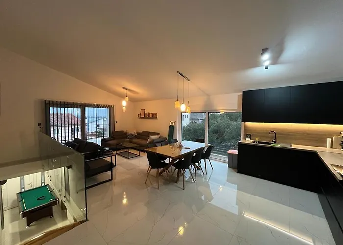 Luxury Lana Apt, Seaview Terrace, Large Outdoor Space, Bbq *