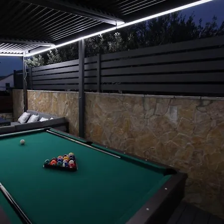 Villa Luxury Lana Apt, Seaview Terrace, Large Outdoor Space, Bbq *