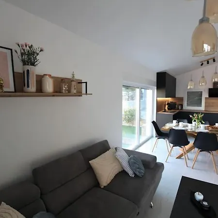 Luxury Lana Apt, Seaview Terrace, Large Outdoor Space, Bbq Villa