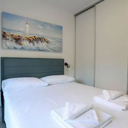 Luxury Lana Apt, Seaview Terrace, Large Outdoor Space, Bbq Villa *