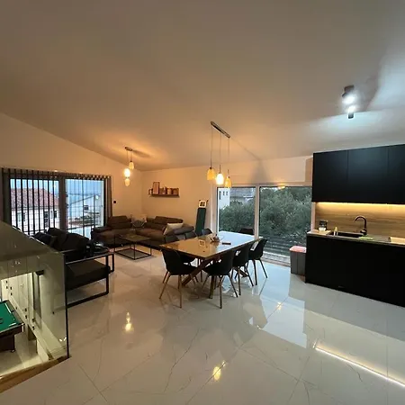 Luxury Lana Apt, Seaview Terrace, Large Outdoor Space, Bbq *