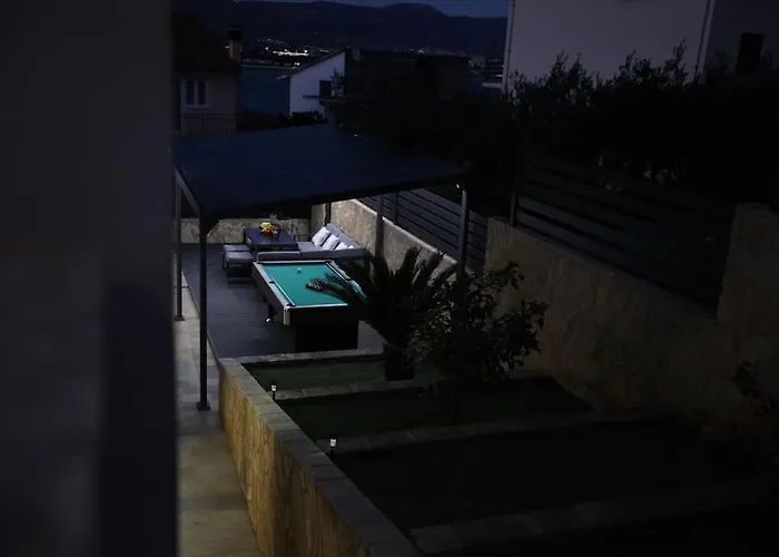Luxury Lana Apt, Seaview Terrace, Large Outdoor Space, Bbq
